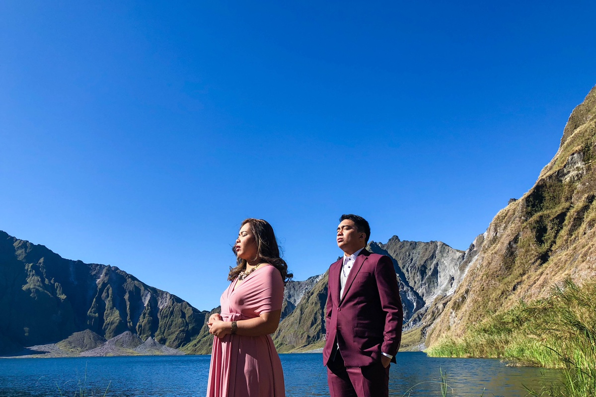 Mt Pinatubo prenup using the new Iphone 8 manila wedding photographer