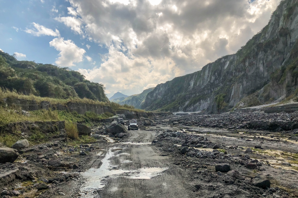 Mt Pinatubo prenup using the new Iphone 8 manila wedding photographer