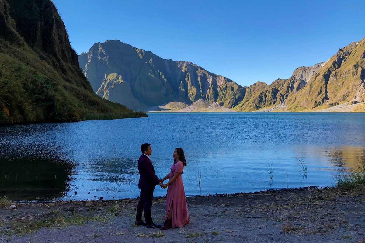 Mt Pinatubo prenup using the new Iphone 8 manila wedding photographer