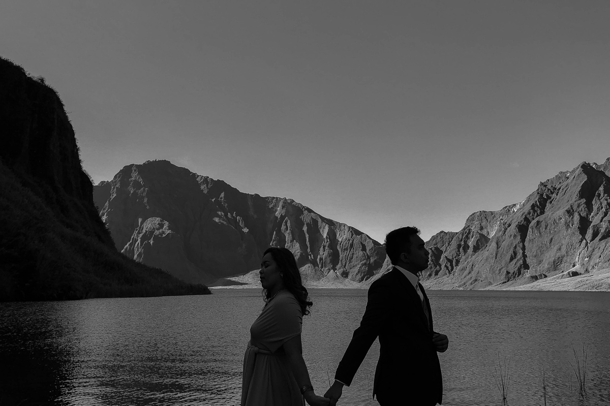 Mt Pinatubo prenup using the new Iphone 8 manila wedding photographer