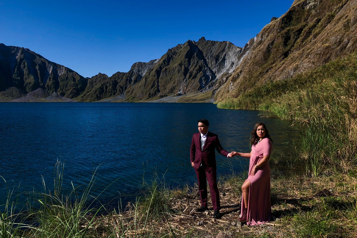 Mt Pinatubo prenup using the new Iphone 8 manila wedding photographer