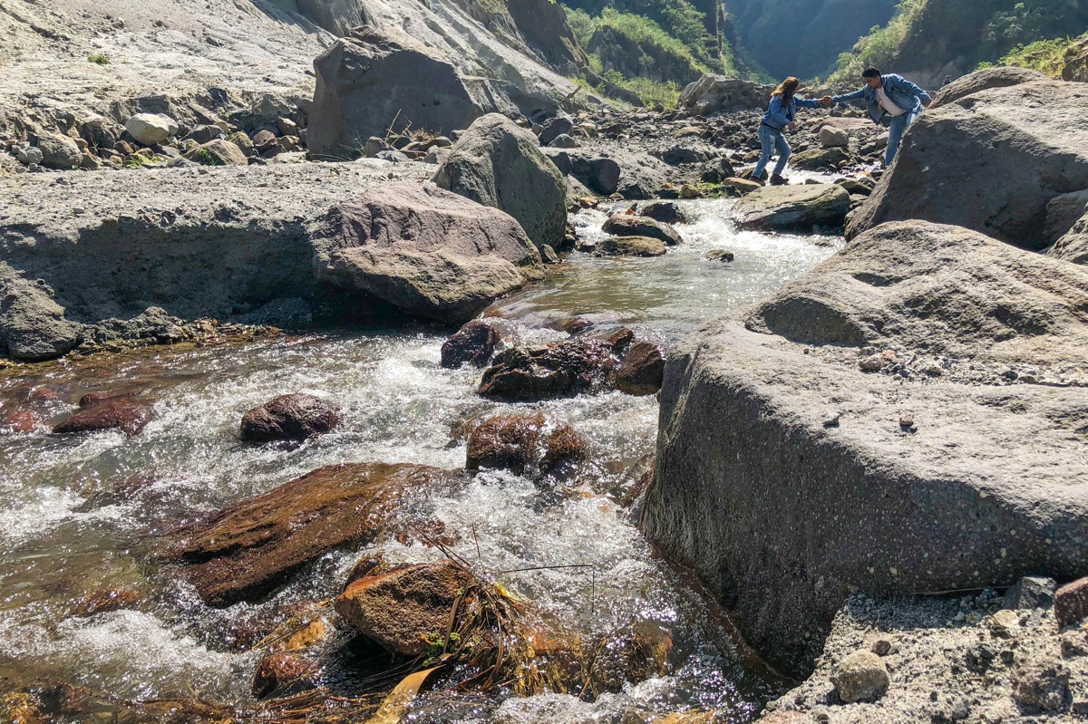 Mt Pinatubo prenup using the new Iphone 8 manila wedding photographer