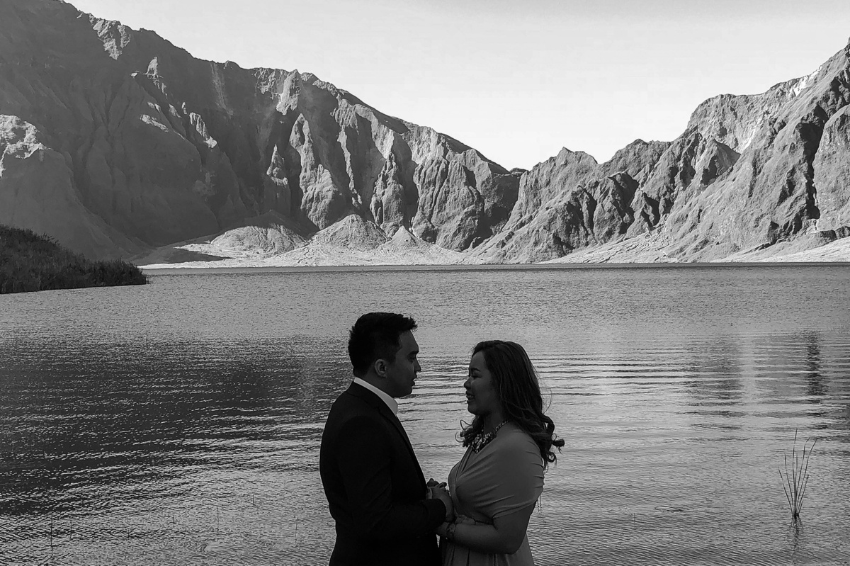 Mt Pinatubo prenup using the new Iphone 8 manila wedding photographer