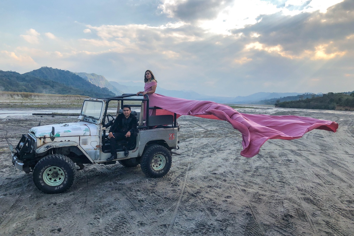 Mt Pinatubo prenup using the new Iphone 8 manila wedding photographer